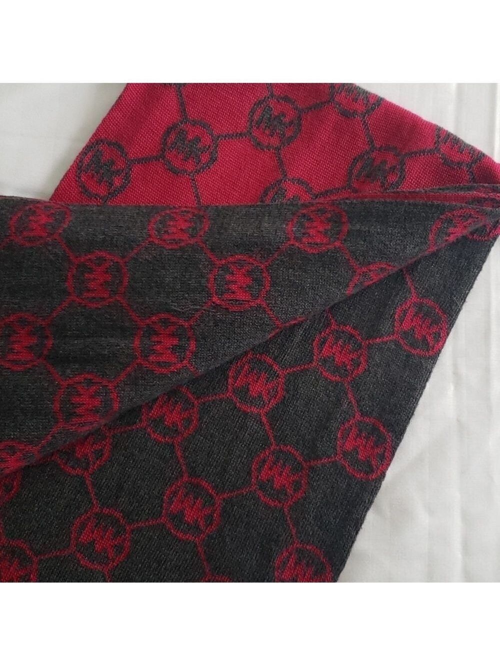 Michael Kors scarf - Picture 5 of 6